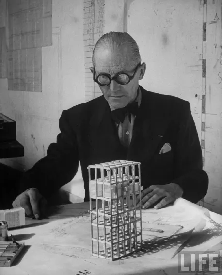 좌)르 코르뷔지에(Le Corbusierㆍ1887.10.6 ~ 1965.8.27) 우)네빌 브로디(Neville Brody 1957.4.23~현재)