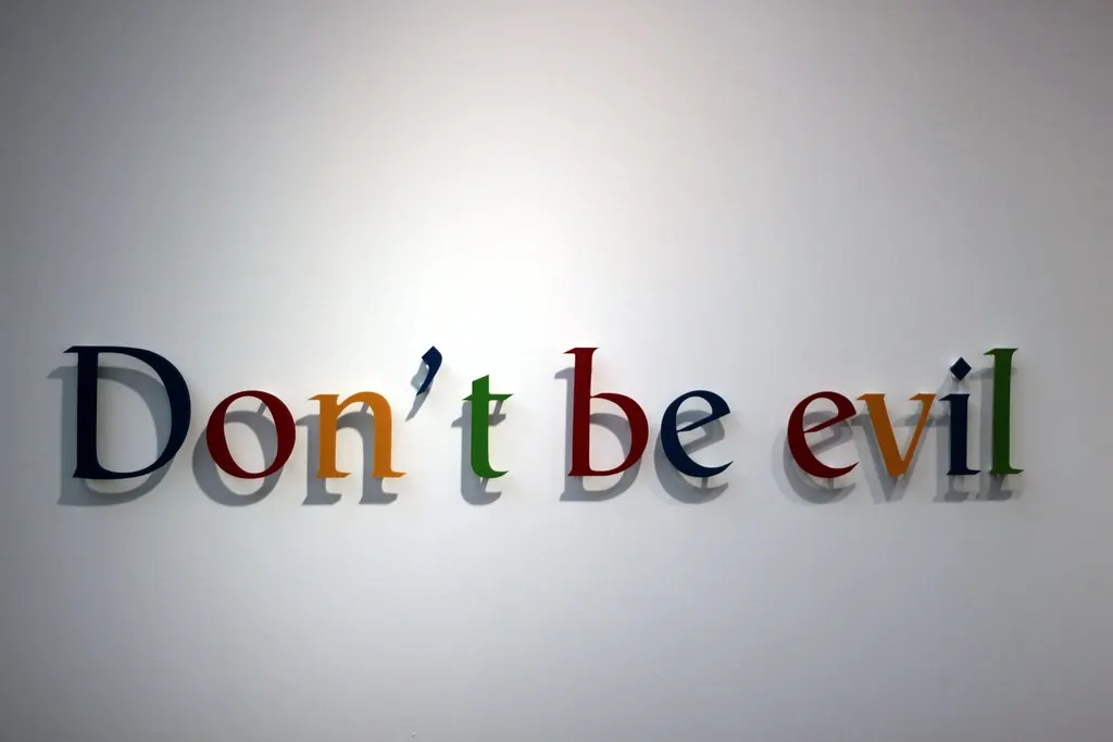 구글은 내부적으로는 그보다 ‘악해지지 말자(Don’t be evil)를 더 강조하고 있다.