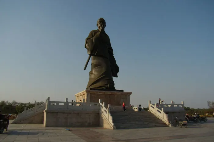 관중의 동상